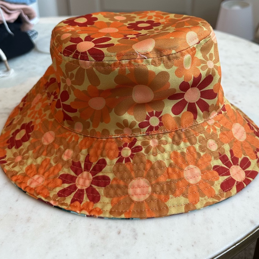 Reversible bucket hat - Picture 2 of 3
